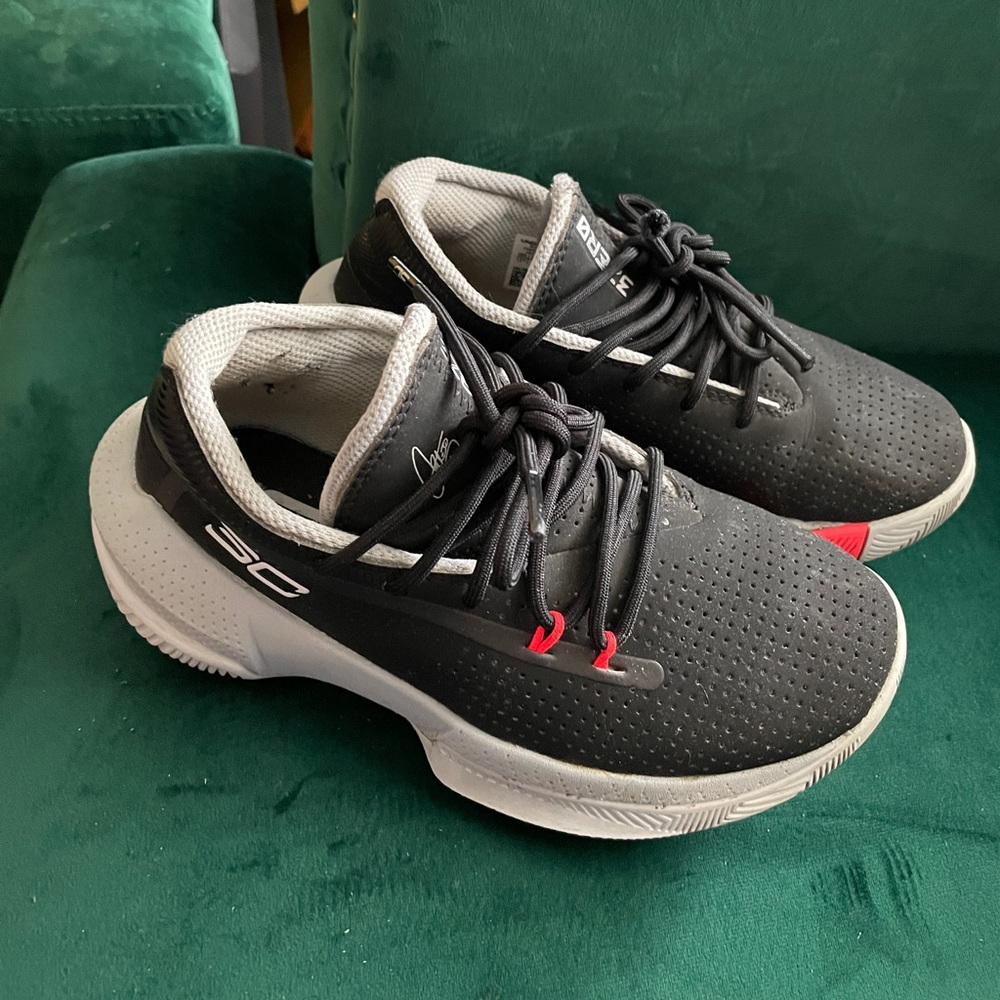 Boy’s Steph Curry Under Armour Sneakers